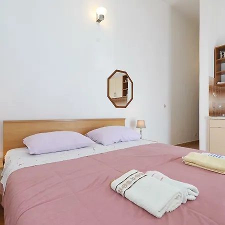 Vedrana Apartment *