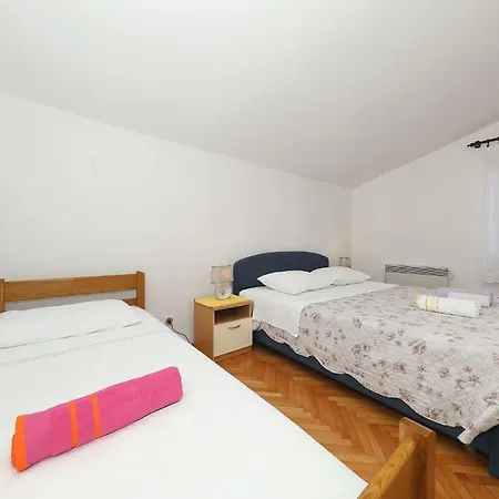 Vedrana Apartment *