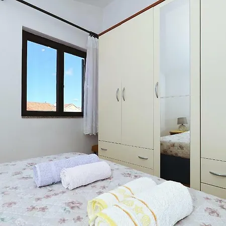 Vedrana דירה ביוגראד נה מורו