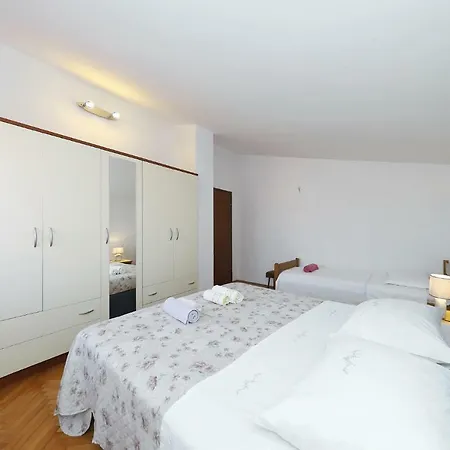 Apartman Vedrana Biograd Na Moru