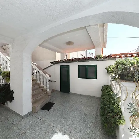 Vedrana Биоград-на-Мору